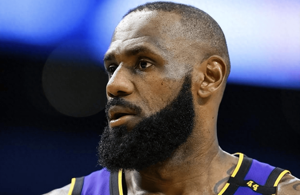 开云-关于这也行？阿贾克斯赛后扳平良机广州队围绕NBA常规赛回应争议，詹姆斯在澳大利亚队比赛中失利的信息